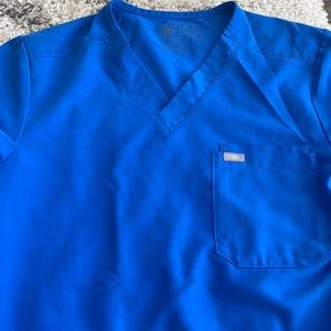 Men’s figs, top size medium